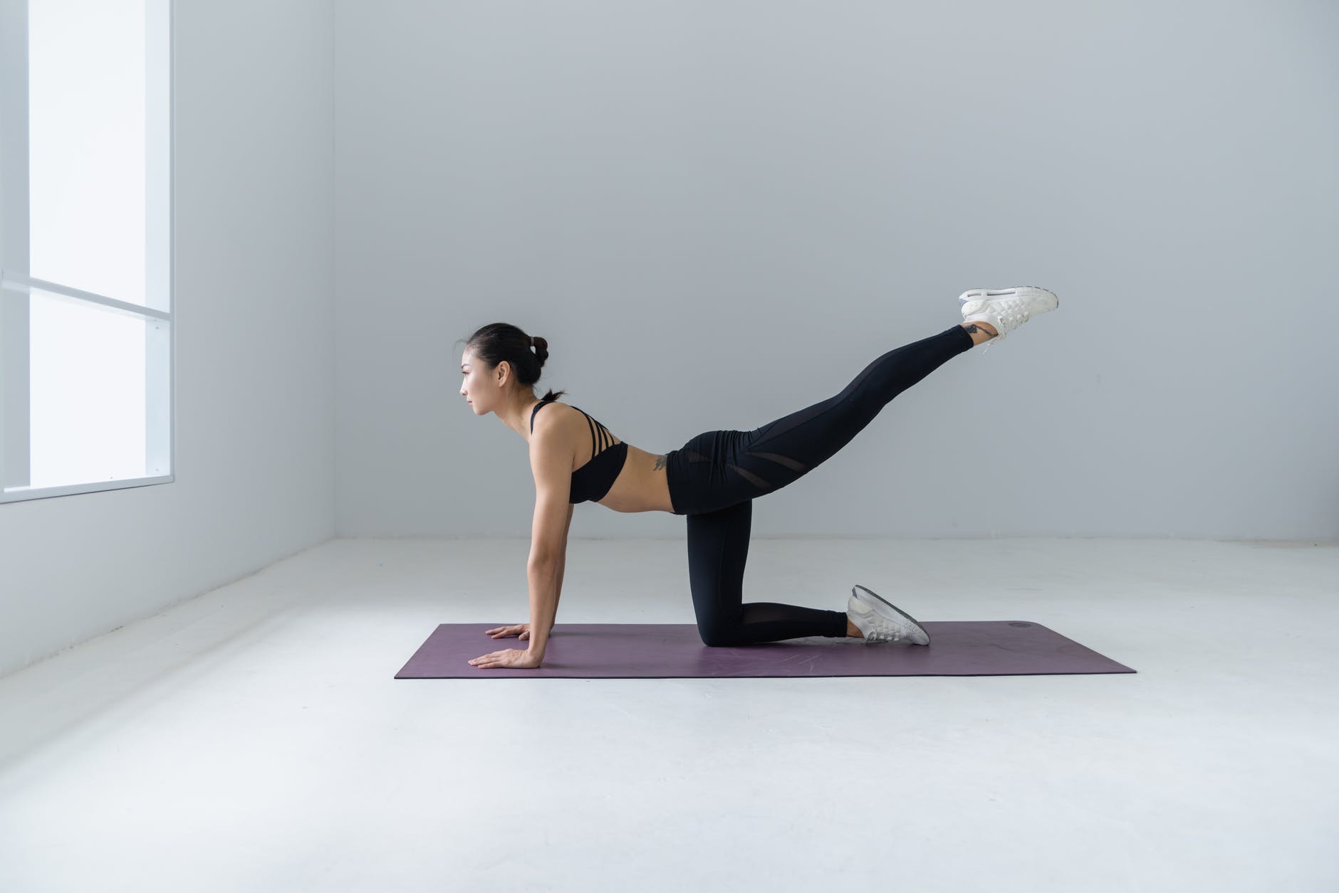 How to fold yoga pants? 